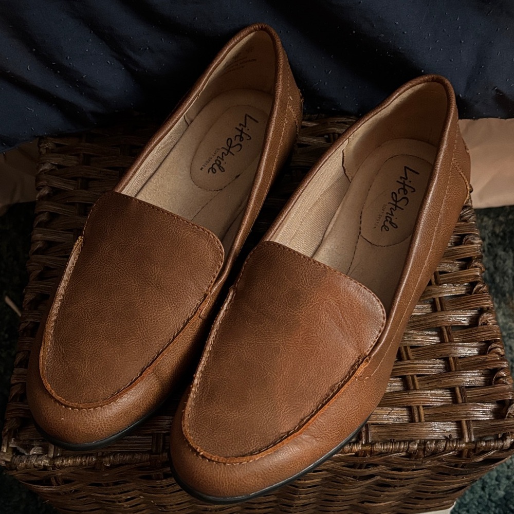 Life Stride Classic Tan Leather Slip-On Moccasin Loafers 7.5W